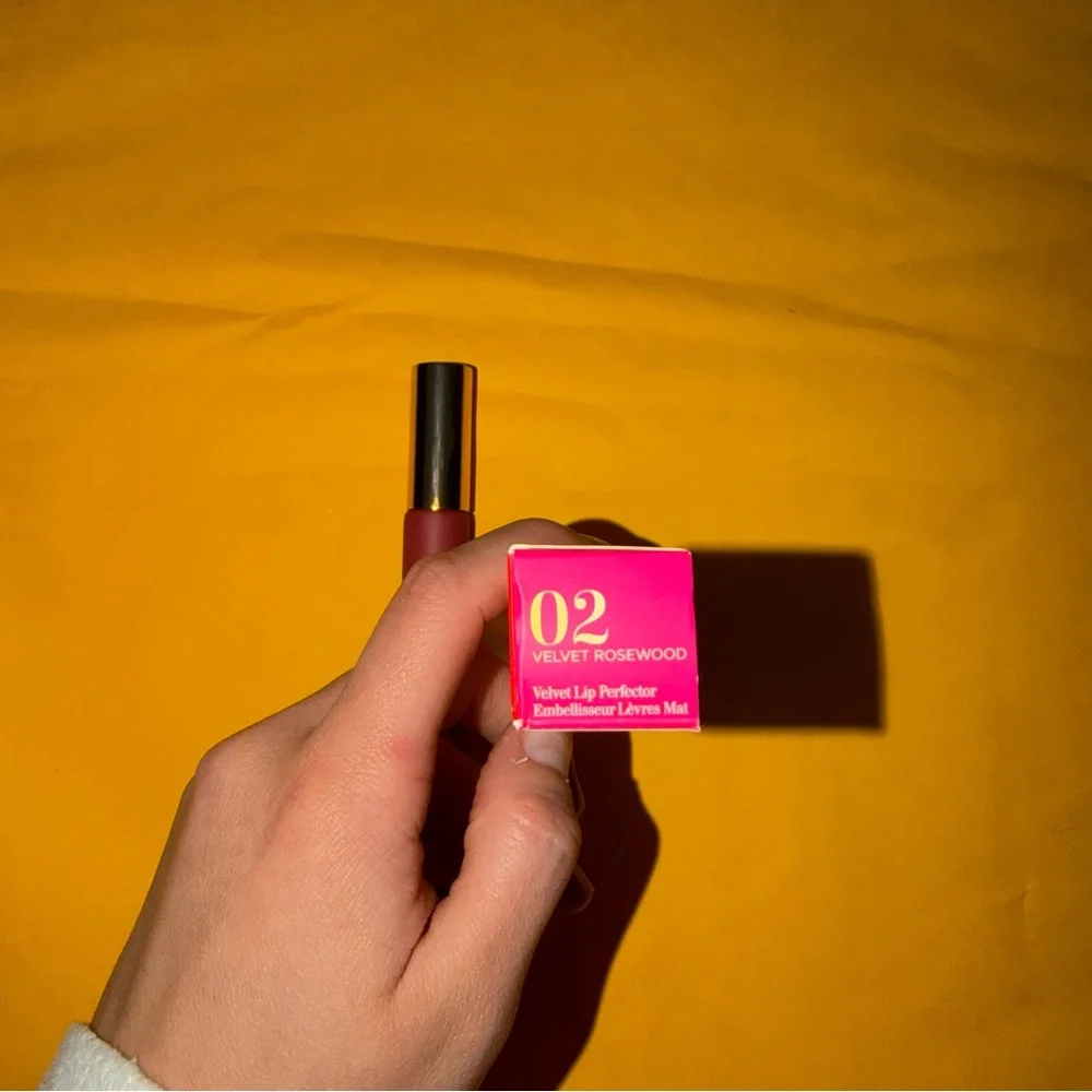 NIB Clarins Paris, Velvet Lip Protector in the Shade Velvet‎ Rosewood